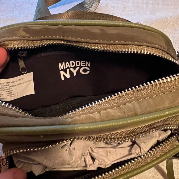 New Deep green Steve Madden Fanny bag. Or shoulder. With extra bag. Nice strap. - Picture 3 of 6
